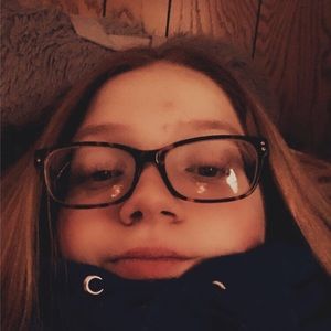 Meet your Posher, Chloe